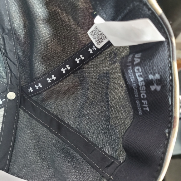2FOR$40 Under Armour fitted camo ballcap - Picture 4 of 6